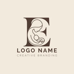 Obraz premium Letter E mother and child care logo