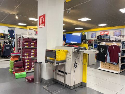 Interior of Coppel store, Coppel department store, BanCoppel, Afore Coppel, Agust&iacute;n Coppel Luken, Enrique Tamayo, Guadalajara, Jalisco, M&eacute;xico, December 2, 2024. Elektra, electra, sears, liverpool.