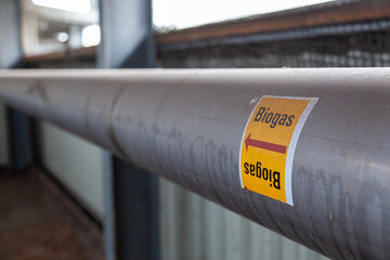 Biogasleitung mit Bezeichnung Biogas