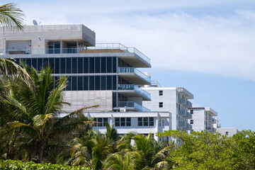 South Beach è un vivace quartiere situato all'estremità meridionale di Miami Beach. Nota per le sue splendide spiagge, l'architettura Art Déco e la vivace vita notturna