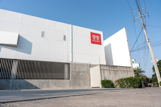 Facade of the Instituto del Fondo Nacional de la Vivienda para los Trabajadores, INFONAVIT, a public tripartite organization in Mexico. Guadalajara, Jalisco, Mexico, May 23, 2025.
