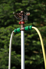 Gartenbew&auml;sserung mit Rasensprenger