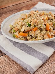 아시아 음식 햄과 채소를 섞은 볶음밥