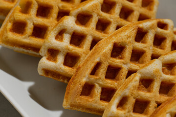 Waffles con fruta y miel