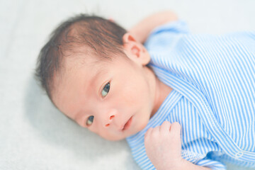 新生児　0ヶ月の赤ちゃん　横顔