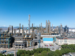 Obraz premium Aerial view of a large chemical plant
