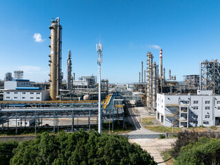 Obraz premium Aerial view of a large chemical plant