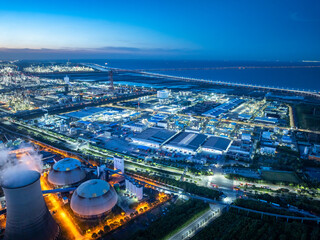 Obraz premium Aerial view of a large chemical plant