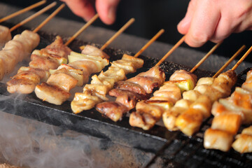 丁寧に一本一本焼き上げる焼き鳥