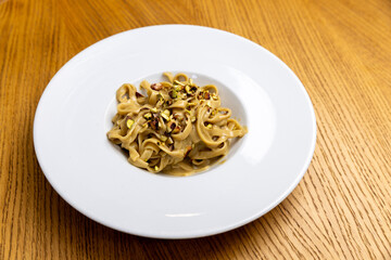 Tagliatelle in creamy gorgonzola and pistachio sauce
