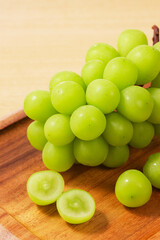 シャインマスカット　Shine Muscat (Green Seedless Grapes)
