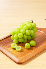 シャインマスカット　Shine Muscat (Green Seedless Grapes)