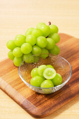 シャインマスカット　Shine Muscat (Green Seedless Grapes)