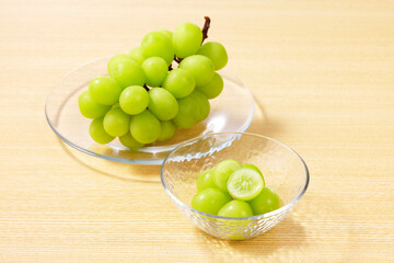 シャインマスカット　Shine Muscat (Green Seedless Grapes)