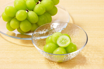 シャインマスカット　Shine Muscat (Green Seedless Grapes)