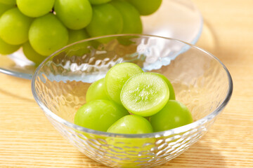 シャインマスカット　Shine Muscat (Green Seedless Grapes)
