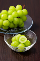シャインマスカット　Shine Muscat (Green Seedless Grapes)