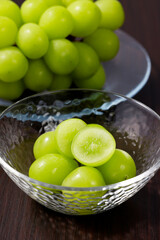 シャインマスカット　Shine Muscat (Green Seedless Grapes)
