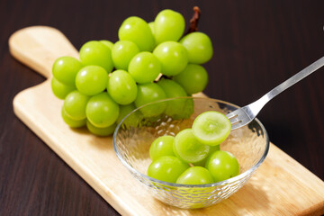 シャインマスカット　Shine Muscat (Green Seedless Grapes)