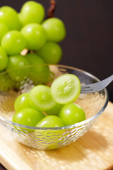 シャインマスカット　Shine Muscat (Green Seedless Grapes)