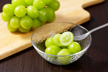 シャインマスカット　Shine Muscat (Green Seedless Grapes)