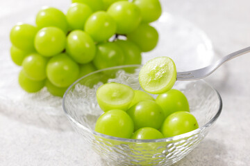 シャインマスカット　Shine Muscat (Green Seedless Grapes)