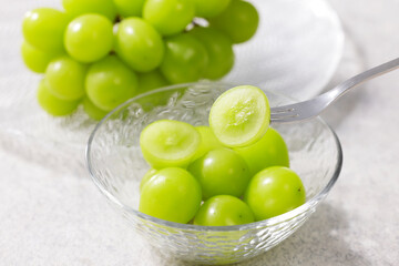 シャインマスカット　Shine Muscat (Green Seedless Grapes)