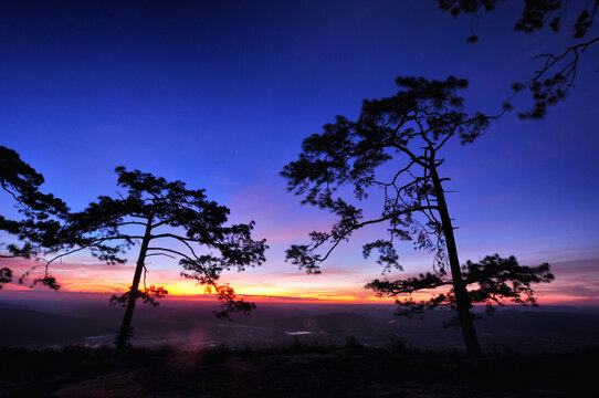 Nok Aen Cliff tourist wait for sunrise at Phu Kradueng National Park, Loei, Thailand.