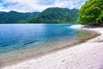 栃木県日光市　奥日光の中禅寺湖と砂浜