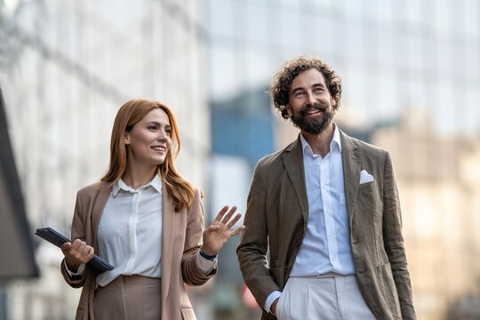 Businesspeople walking and talking in the city center