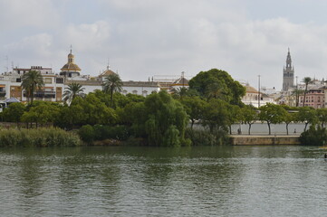 Turismo em Sevilha na Espanha as margens do rio