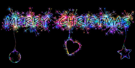 Kolorowe zimne ognie i fajerwerki układające się w kształt świątecznych życzeń: Merry Christmas w języku angielskim.