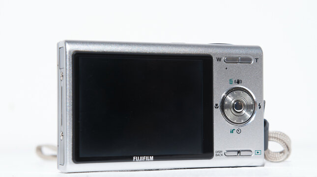 Kent, uk 01.01.2025 Fujifilm Finepix Z100 fd 8 megapixel Digital Camera. Retro and vintage digital cameras.Nostalgic photography equipment. Camera battery