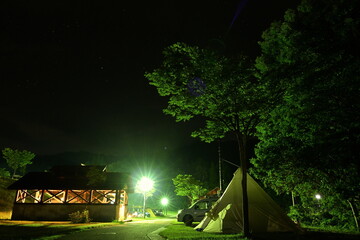 夜の大石オートキャンプ村（新潟県） © UI_forever