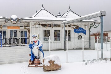 ahlbeck, deutschland - strandlokal im winter