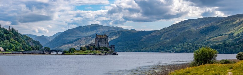 Eilean Donan Castle – 100-Megapixel-Panoramaaufnahme in den schottischen Highlands, aufgenommen...