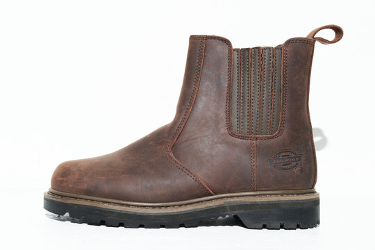 Kent, uk 01.01.2025 Dickies Rawhide Dealer Chelsea Boots Brown Leather SBP HRO SRA Work Safety boots. Construction and labour shoes and footwear.