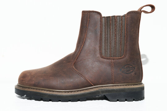 Kent, uk 01.01.2025 Dickies Rawhide Dealer Chelsea Boots Brown Leather SBP HRO SRA Work Safety boots. Construction and labour shoes and footwear.