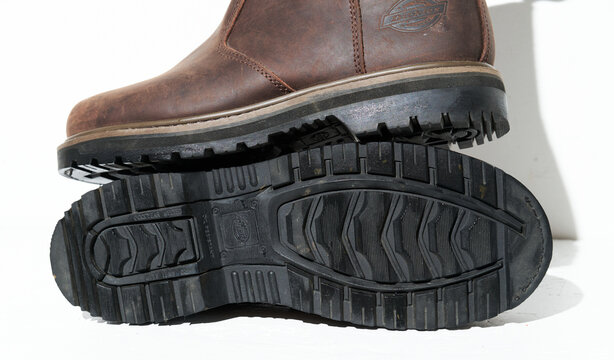Kent, uk 01.01.2025 Dickies Rawhide Dealer Chelsea Boots Brown Leather SBP HRO SRA Work Safety boots. Construction and labour shoes and footwear.