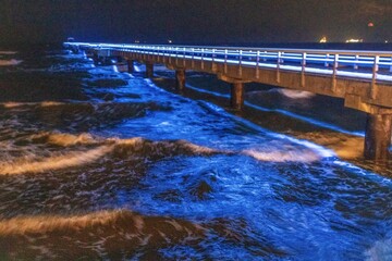 ahlbeck, deutschland - seebr&uuml;cke in der ostsee bei nacht