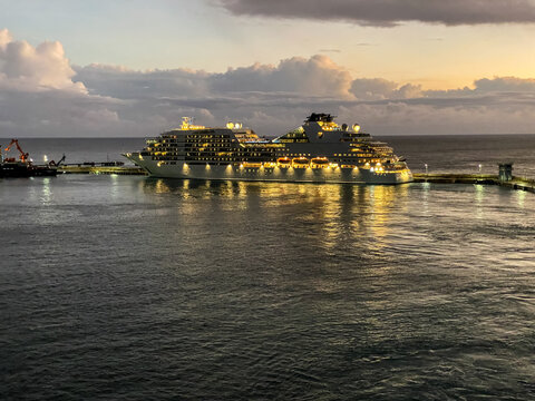Bridgetown, Barbados: MV Seabourn Ovation cruise ship. Sister ship of MV Seabourn Encore. Operated by Seabourn Cruise Line. Luxury small ship. 
