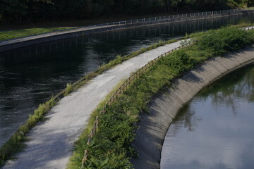 Canale per l'acqua di una diga