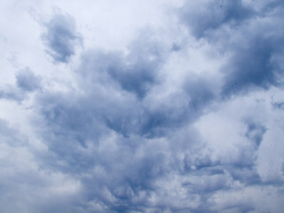 Obraz premium Overcast Sky with Dark, Dramatic Clouds