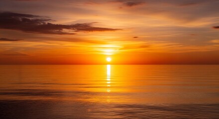 Obraz premium Vibrant sunset over a calm ocean with distinct horizon line