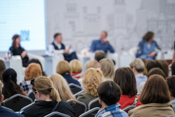 Obraz premium Group of people attending a conference with audience focusing on speakers panel session