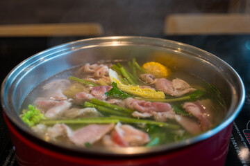 Boil pork and vegetables in a pot. Sukiyaki shabu shabu