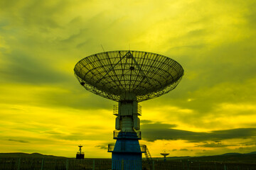 Radio telescopes and the Milky Way at night