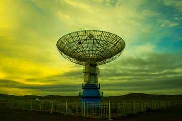 Radio telescopes and the Milky Way at night