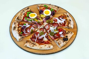 The most acclaimed, traditional and popular Brazilian pizza, half pepperoni calabresa and half Portuguese
