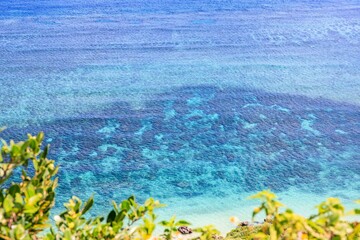 青空と海が広がる宮古島 比嘉ロードパークの昼の風景